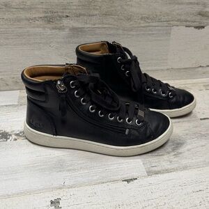 UGG Leather Tennis Shoes
Color: Black
Size: 6